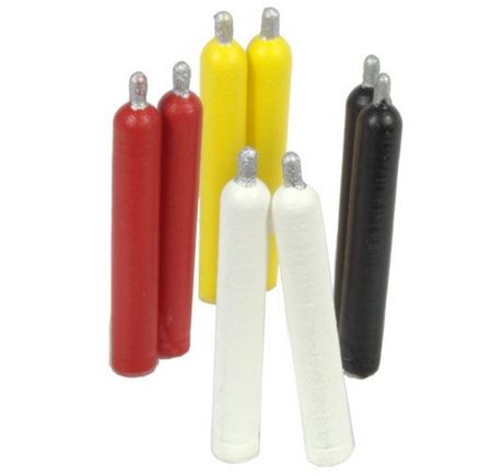 8 Gasflaschen in vier Farben