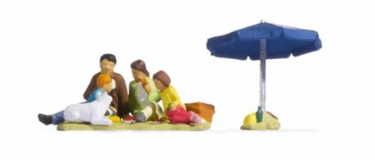 Familie beim Picknick